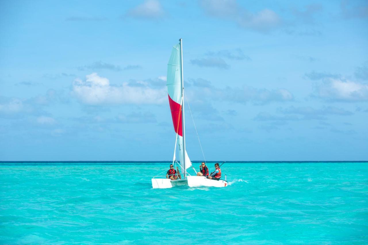 Radisson Blu Resort Maldives With 50 Percent Off On Sea Plane Round Trip 03 Nights & Above Fenfushi المظهر الخارجي الصورة A Hobie 16